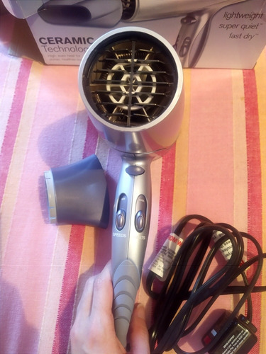 Imagen 4 de 4 de Secador De Cabello Revlon Eeuu