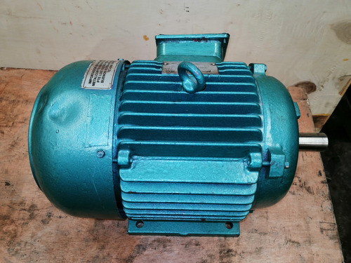 Motor Trifasico De 5,5 Hp Marca Iec De 2910 Rpm (Usado)