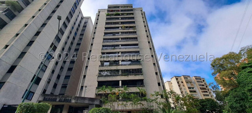 Apartamento En Edificio Muy Bien Mantenido  #24-16592