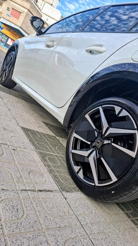 Peugeot 208 1.0T Gt