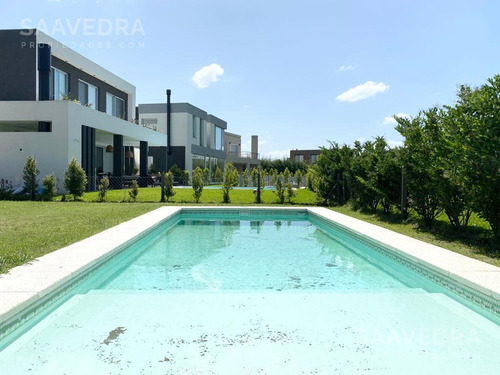 Imagen 2 de 30 de Casa En Venta Estilo Clásico. Barrio Tipas Lote Interno En Zona Bien Consolidada.