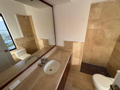 Venta De Apartamento, Altos De Guataparo, Edificio La Defense Cod 271147