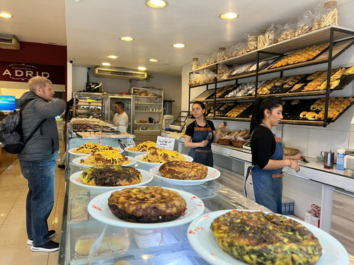 Belgrano / Gran Panadería Y Bar Av. Cabildo Casi Congreso