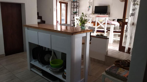 Casa En Venta - 4 Dormitorios 2 Baños - Cochera - 182mts2 - Villa Gesell