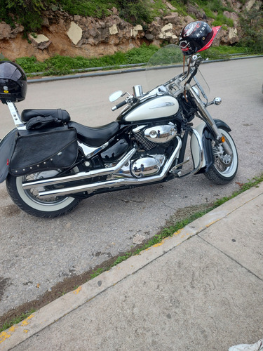 Colo Negro Con Blanco Llantas Cara Blanca Jalando Muy Bien