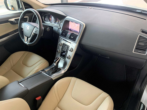 Volvo Xc60 2.4 D5 Momentum Diesel Awd 4p Automático
