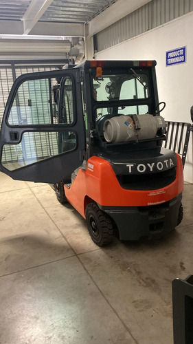 Montacragas Yale 2018 5000 Libras  2500 Kgs Seminuevo Toyota