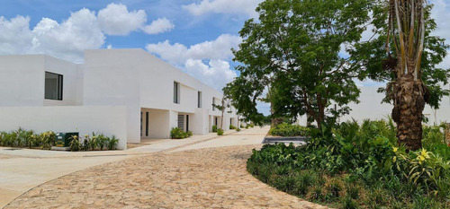 Casa En Venta Merida, Cholul En Privada, Modelo 195, A 4 Meses.