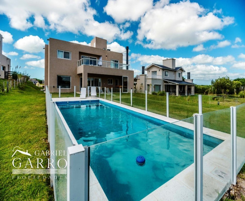 Imagen 2 de 17 de Casa A La Venta En El Barrio Cerrado Costa Esmeralda