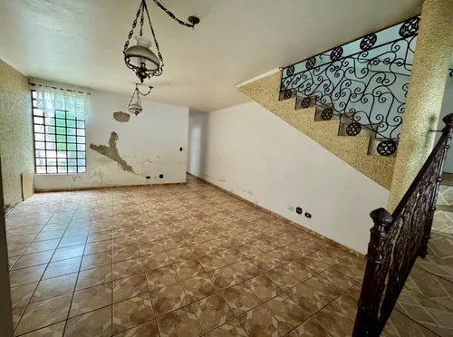 Casa No Centro De Itapevi, Próxima A Estação De Trem, Terminal De Ônibus, Escola E Hospitais