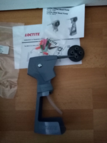Bomba Manual Incluye Soporte De Botella, Loctite 98414