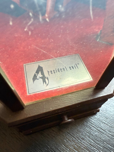 Sierra Resident Evil 4 Playstation 4 Limited Edition Capcom (Usado)