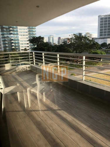 Amplio Departamento En Mansa- Ref: 14608