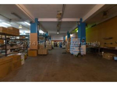 #24-17255 Excelente Edificio Industrial En La Trinidad