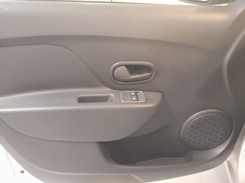 Imagen 11 de 15 de Renault Logan Intense 1.6 (ma)
