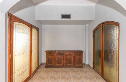 Venta Casa 5 Ambientes Con Cochera Versalles