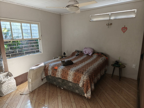 Casa Com Bar E Piscina Em Grande Terreno E Ótima Localização