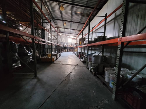 A Tan Solo 5 Minutos De Las Mercedes. Venta De Galpon Industrial En La Zona Industrial La Naya, Baruta, 980 Mts. Para Desarrollar Cualquier Industria. Cuenta Con Una Cava De Refrigeracion De 28 Mts