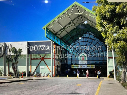 Estas Buscando Invertir Te Tengo Este Bello Local Ubicado En Uno De Los Centros Comerciales Mas Concurridos , Con Mesalina Espaciosa Y Con Altura,, Puertas Panorámicas Corredizas Santamaría