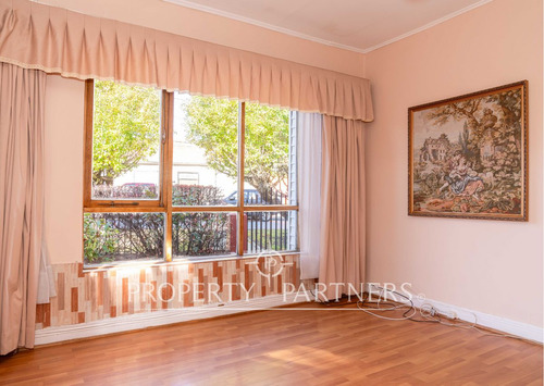 Casa Ideal Para Oficinas O Uso Comercial Por Su Ub...