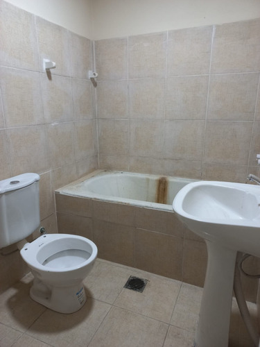 Imagen 9 de 14 de Dock Sud, Amplia Casa Con Local Y Cochera, Oportunidad