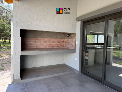 Venta De Casa En Carpinteria A Minutos De Merlo