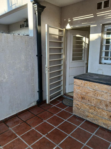 En Venta En Caseros Hermoso Duplex De 3 Ambientes 2 Baños Cochera Patio. F: 10301