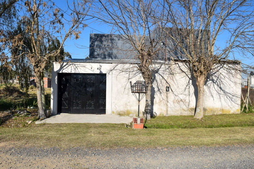 Imagen 2 de 30 de 138 E 11 Y 13. Casa De 3 Dormi En Venta Punta Lara