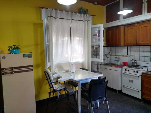 Casa De 5 Ambientes, Con Depto. Interno