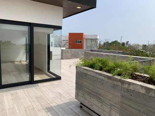 Residencia En Venta En Punta Tiburón Marina & Golf En La Riviera Veracruzana, 4 Recámaras Cada Una Con Baño, Alberca, Cuarto De Servicio