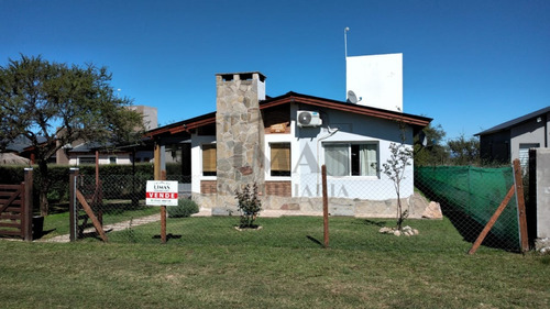 Oportunidad! Casa De 100m2 Cub. En Terreno De 557m2