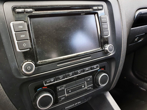 Imagen 9 de 15 de Volkswagen Vento 2.5 Luxury 170cv 2012