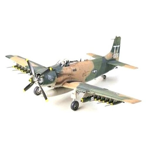 Tamiya 1/48 Douglas A-1j Skyrider Icaro De La Usaf