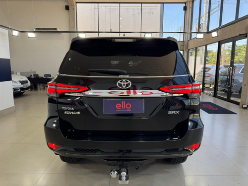 Toyota Hilux SW4 2.8 D-4D TURBO DIESEL SRX 4X4 AUTOMÁTICO