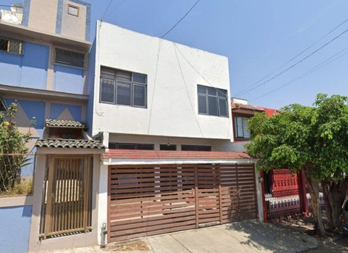 Casa En Venta En Isla Madeira 3022, Residencial La Cruz, Guadalajara, Jalisco . Rab