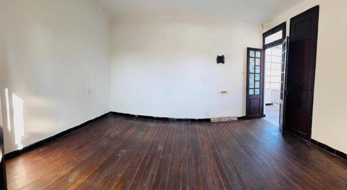 Linda Casa Luminosa De 4 Dormitorios Azotea Y Parrillero
