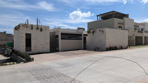 Desarrollo Residencial En Misión Schoenstatt, 3 Modelos De Casas De Lujo!