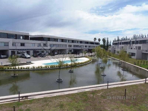 Imagen 6 de 14 de Venta Departamento .duplex Con Jardin Vista Al Espejo De Agua Del Condominio El Reflejo. Nordelta