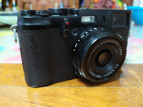 Fujifilm X100F compacta color negro