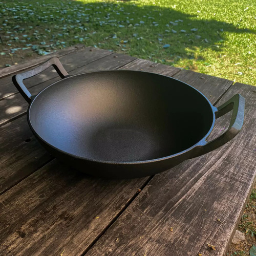 Wok De Hierro Fundido 33cm Lxa Con Asas 3lts Color Gris