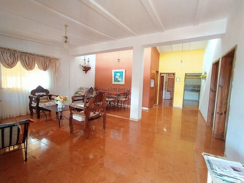 Imagen 2 de 12 de Hermosa Casa Con Una Vista A La Montaña