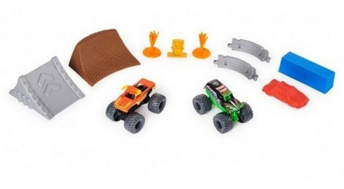 Imagen 3 de 5 de Monster Jam Toro Loco Y Grave Digger Pista C/ Rampas 58725