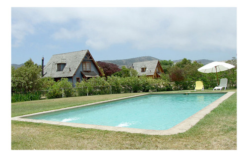 Casa En Arriendo De 4 Dorm. A 200 Mts De Playa De Cachagua