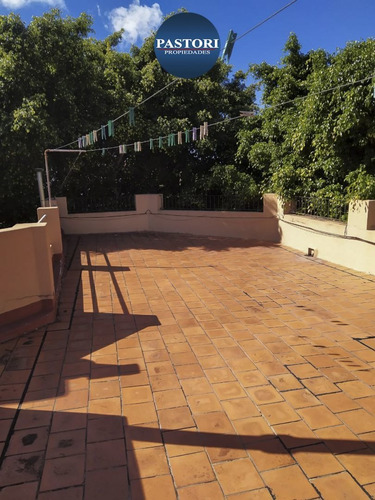 Muy Buena Casa 4 Amb Con Patio Y Gran Terraza!