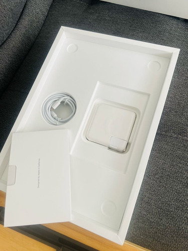 Macbook Pro 2020 13in, I7 Qcore, 16gb Ram, 512gb Ssd, Tbar (Reacondicionado)