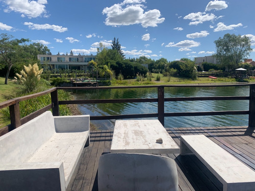 Casa En Venta 5 Amb En Santa Teresa, Villanueva.
