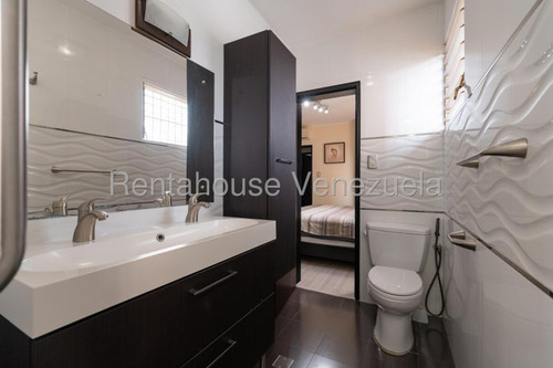 Imponente Y Moderno Ph En Venta En Los Chaguaramos. Yr25-18095. Servicio De Agua Constante, Gas Directo, Internet De Fibra Óptica Y Línea Cantv.