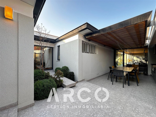 En Venta Casa Completamente Remodelada. Ñuñoa