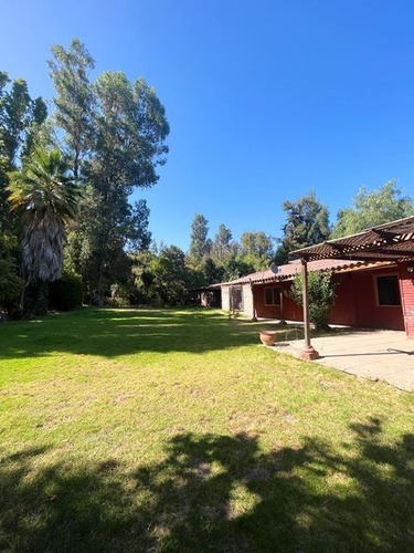 Casa En Venta De 6 Dorm. En Pirque