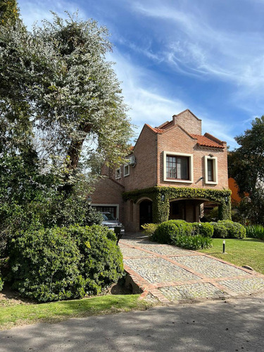 Venta Casa En Las Praderas De Lujan 